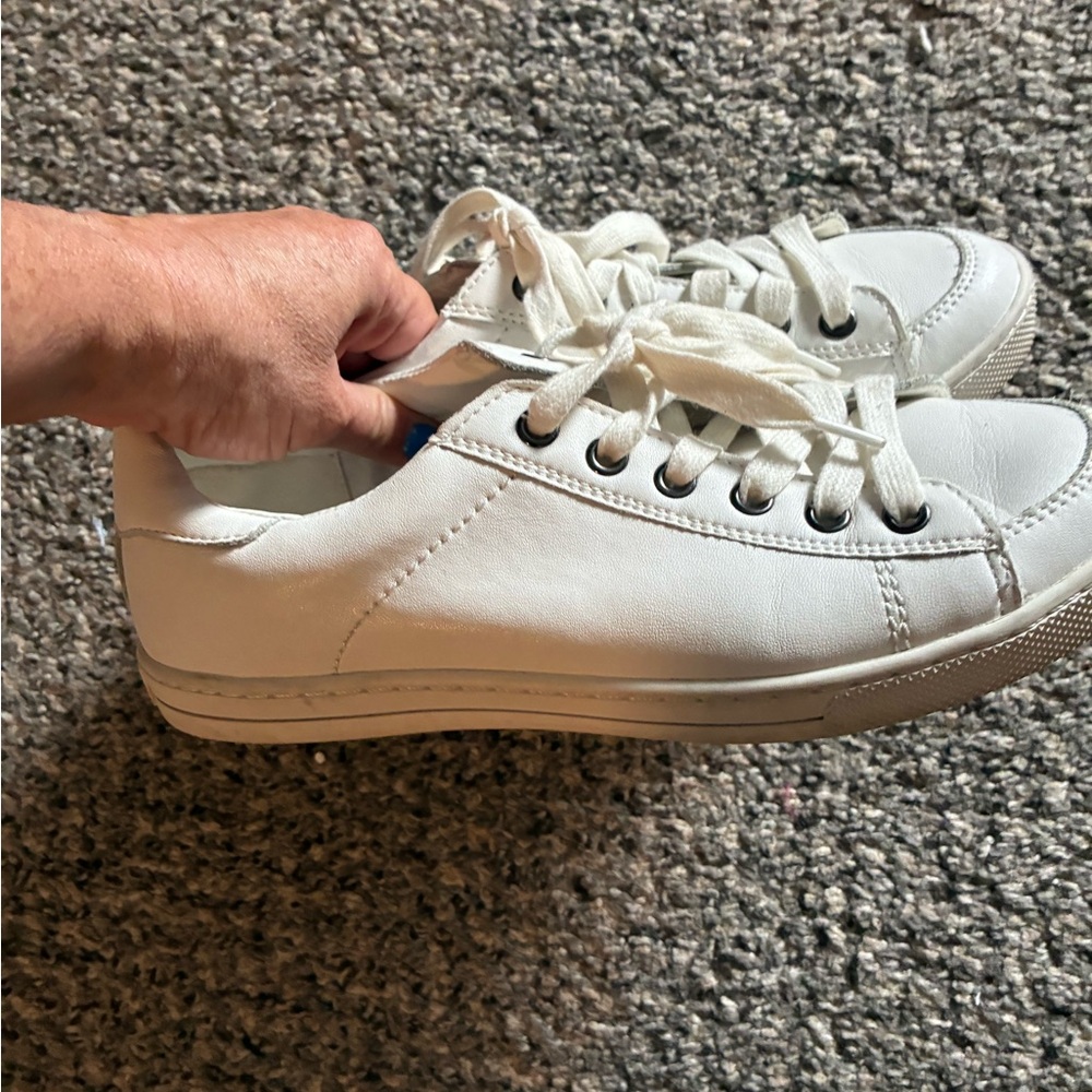 White coach tennis shoes - Picture 2 of 3
